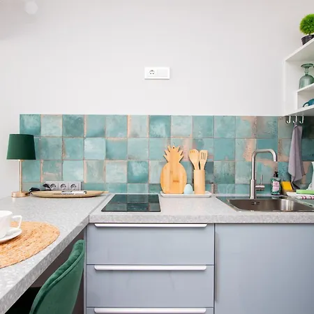 Cohost I Palm * Palanga