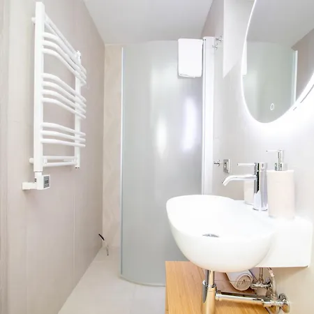 Cohost I Palm * Palanga