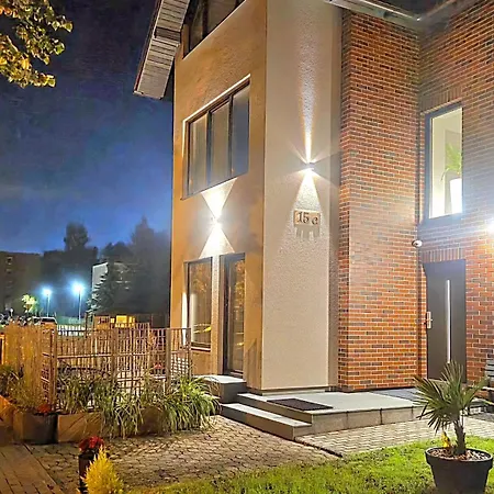 Cohost I Palm Palanga